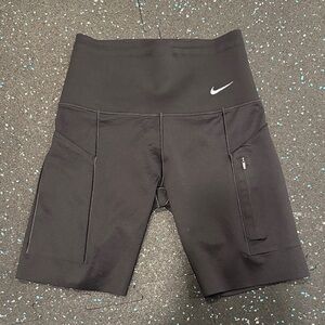 Black Women's Nike Go High-Waisted 8” Biker Shorts size Small